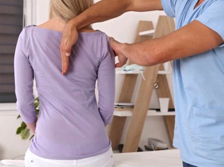 Kinesiólogo ajuste de espalda